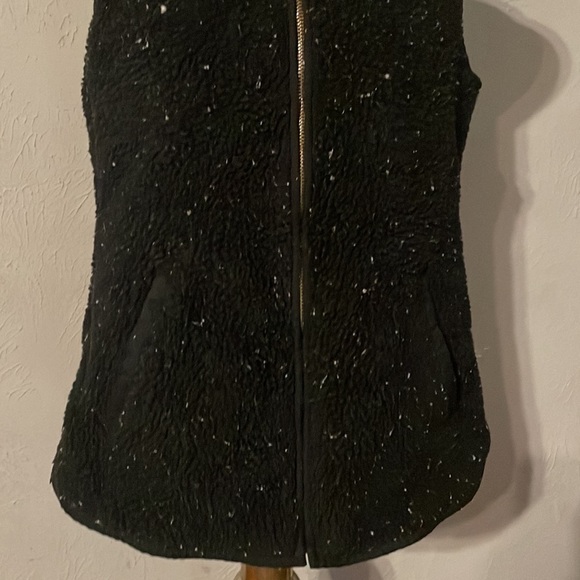 XS Old Navy black insulated sleeveless lined flared hem sweater vest jacket - Picture 7 of 14